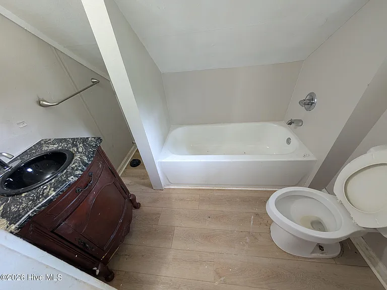 209 Warren St W #B — Photo 7