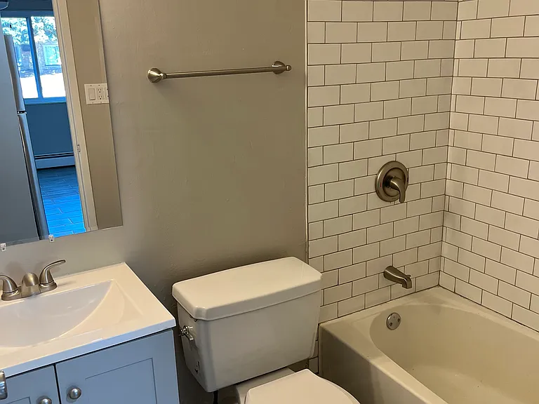 341 W Hawthorne Cir #1 — Photo 6