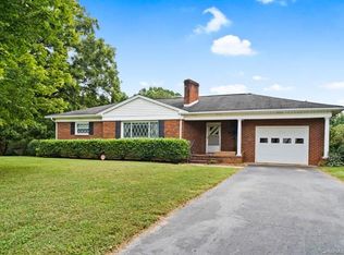 1710 17th Ave NE, Hickory, NC 28601