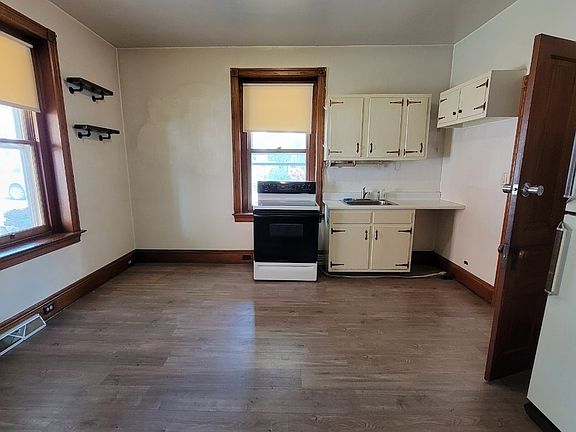 3rd image of 207 W 4th St APT 2