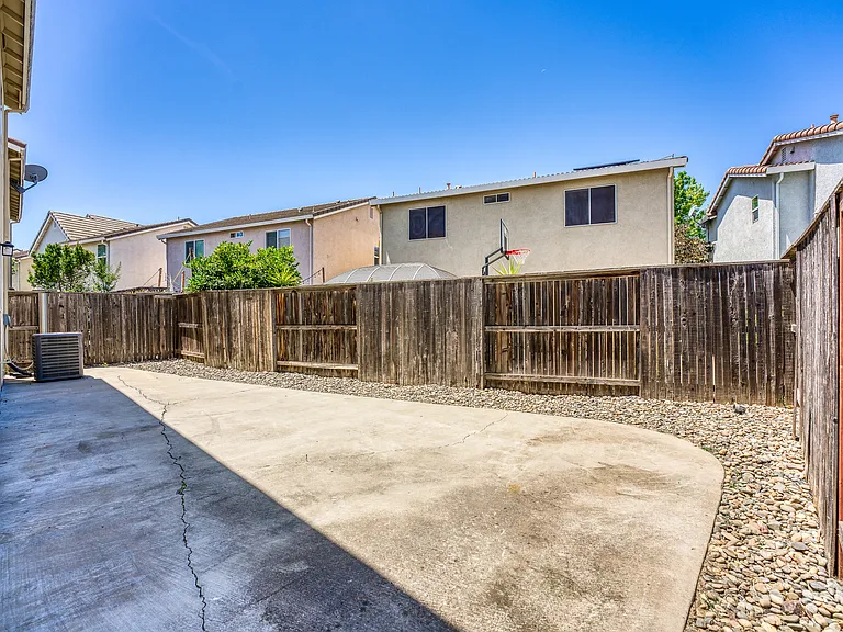 241 Picasso Cir — Photo 31