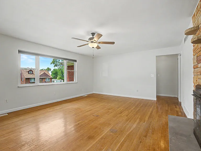 3707 E 4th St — Photo 24