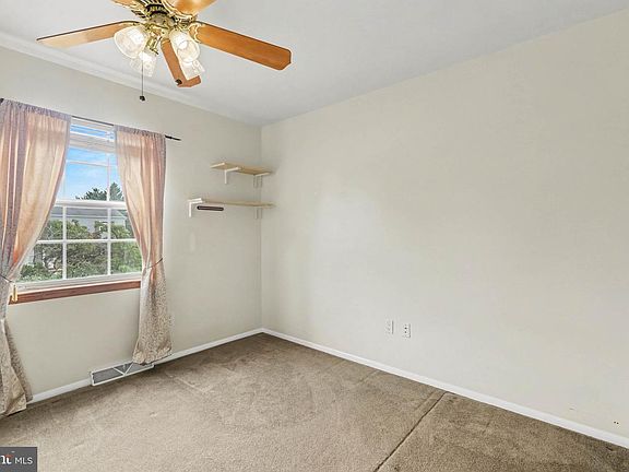 5th image of 434 Hivner Rd