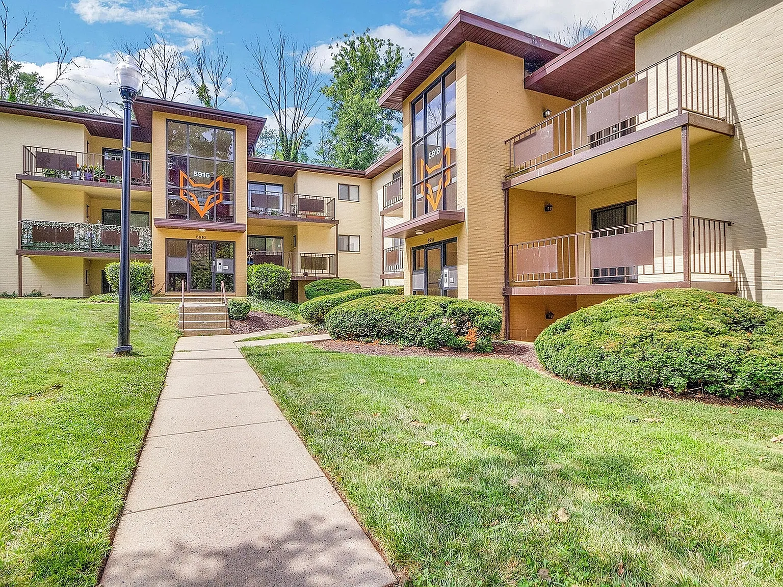 Fox Glen — Photo 1
