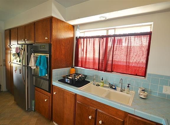 5th image of 231 N Granados Ave