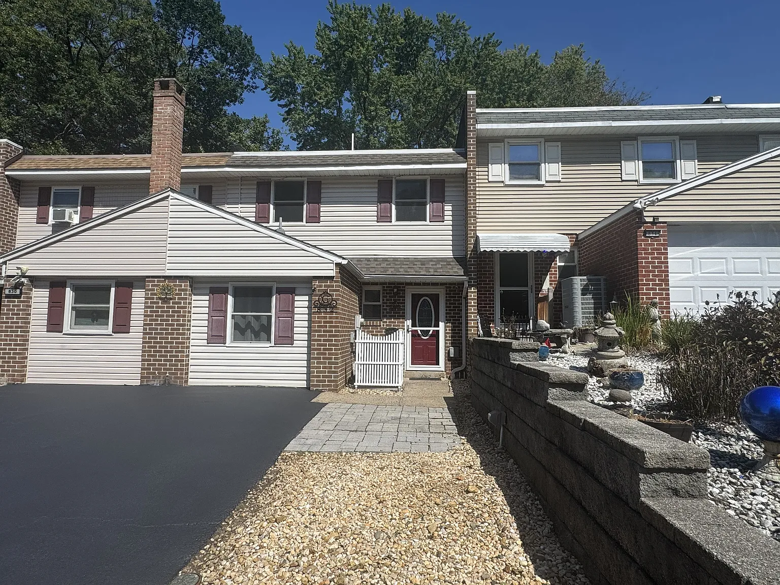 3 bed, 1.5 bath, 1550 sqft, $2,175 — Photo 1