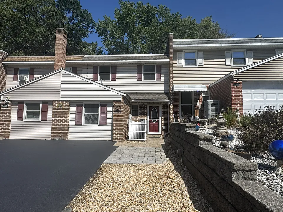 832 Woodchuck Ln