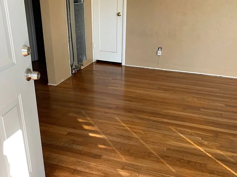 1089 Palm Ave — Photo 4