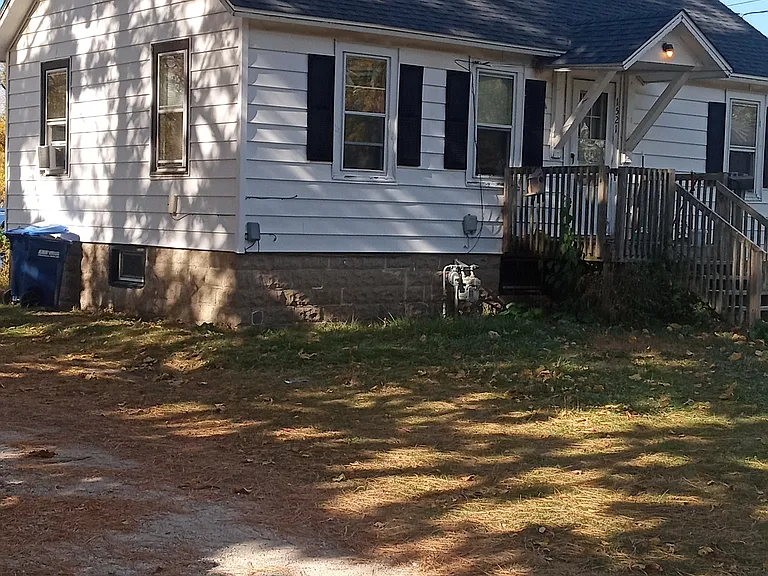 1521 Elmwood Ave — Photo 3