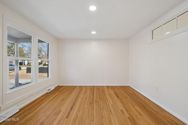 4th image of 21 Foxhall Drive