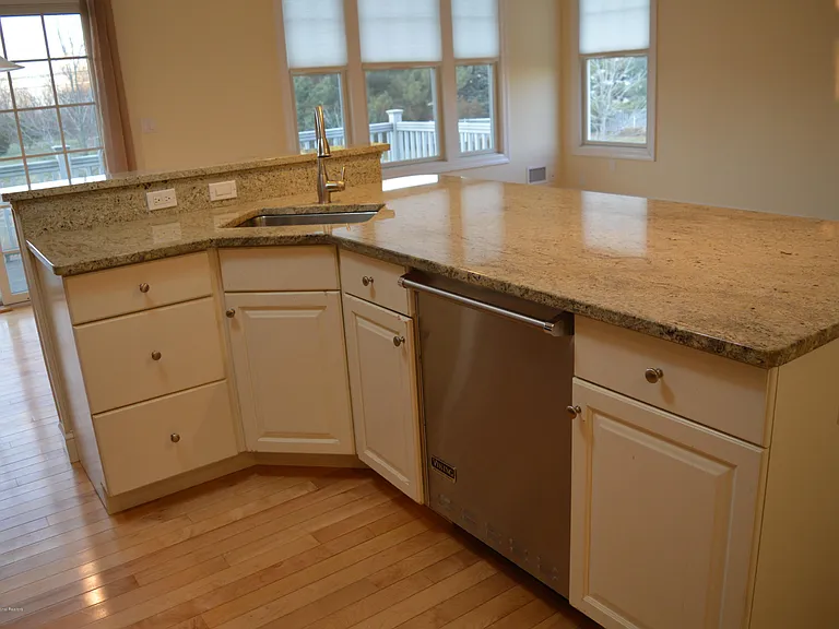 606 Park Ave — Photo 7