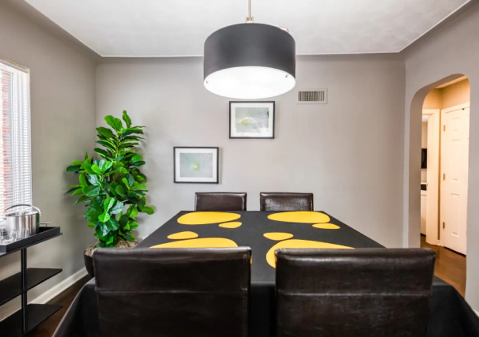 Furnished 4br Home | Monthly Stays | Workspaces + Fast Wi-Fi | Parking — Photo 3