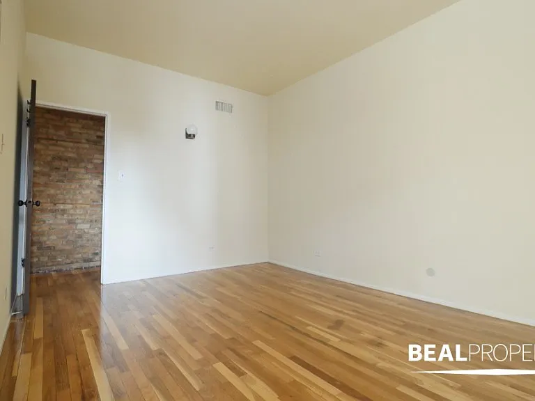 556 W Wellington Ave #3F — Photo 9