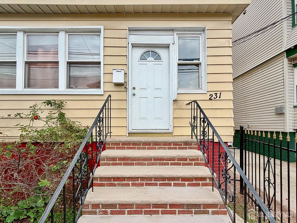 1st image of 231 Myrtle Ave