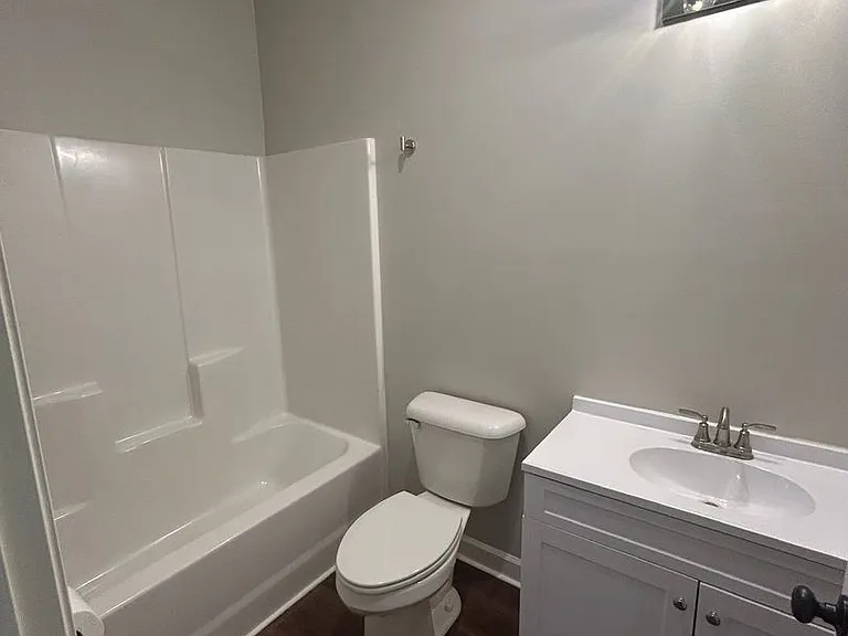 325 N Dean St — Photo 13