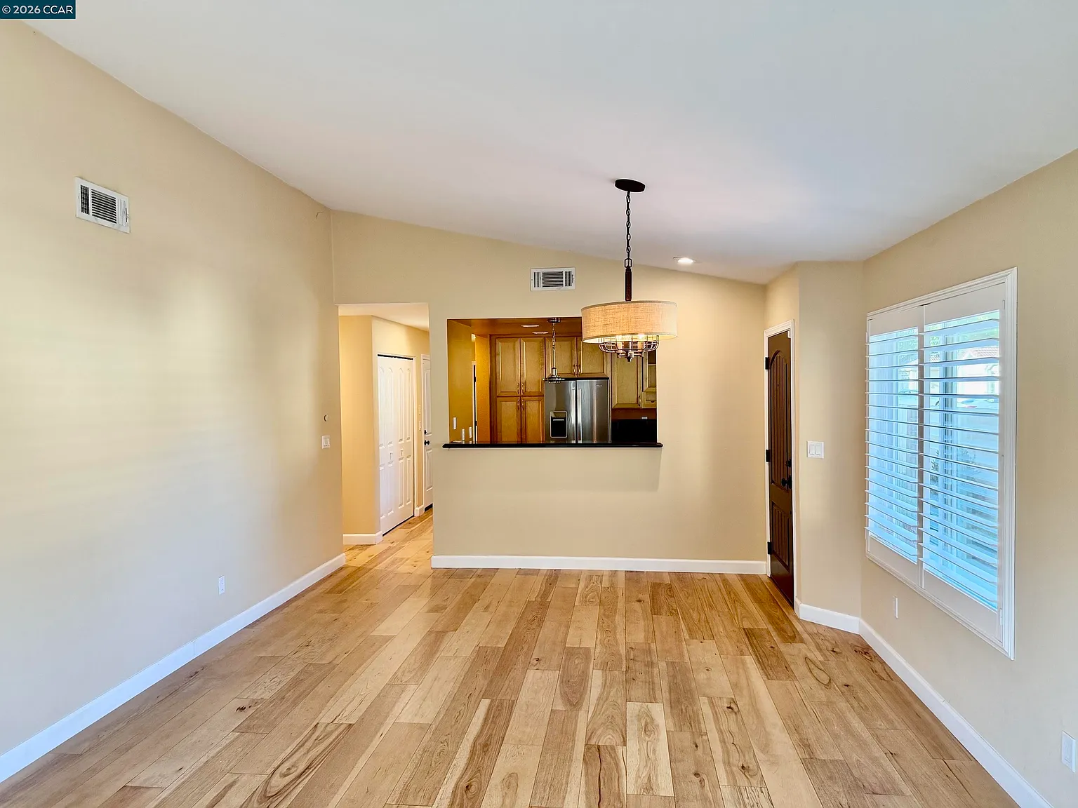 3 bed, 1200 sqft, $3,995 — Photo 2