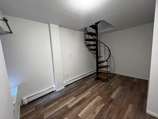 Rented by Salon Realty Corp | media 31