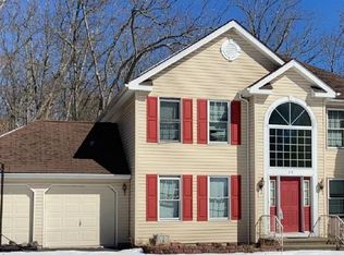 126 Pasquin Dr, East Stroudsburg, PA 18301