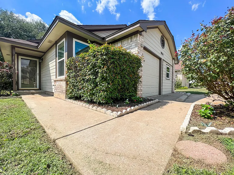 12004 Thompkins Dr — Photo 12
