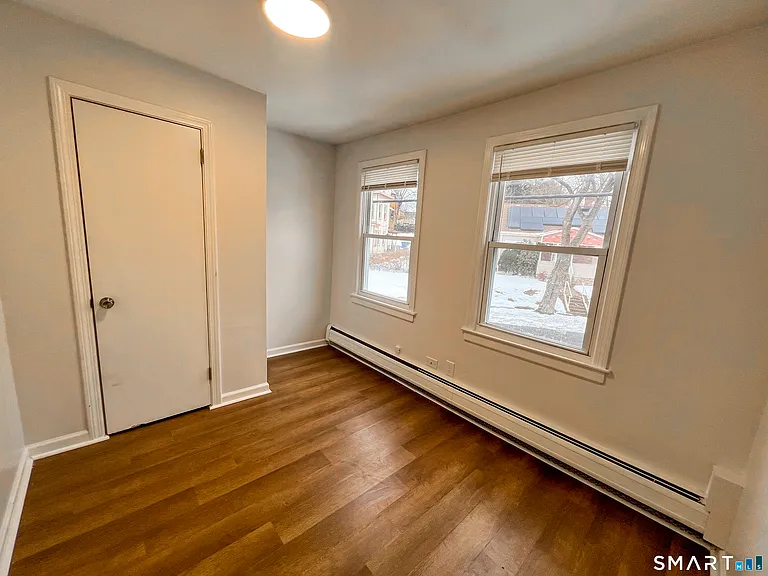 8 Locust St — Photo 7