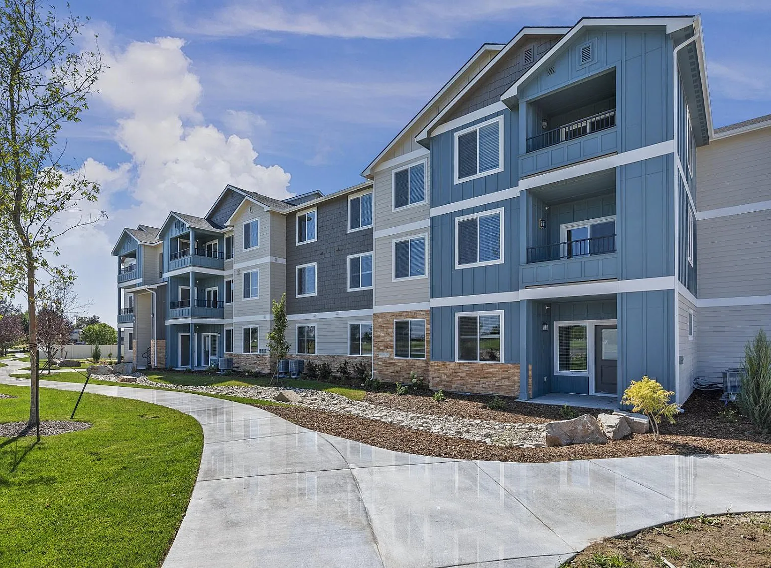 The Summit Apartments — Photo 4