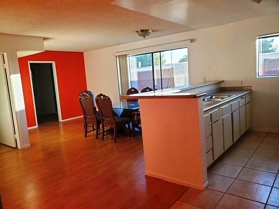 5th image of 714 E Acacia Ave #205
