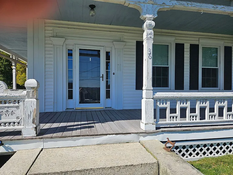 36 Pleasant St — Photo 3
