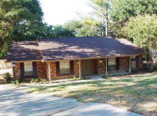 1701 Spring Lake Dr, Arlington, TX 76012