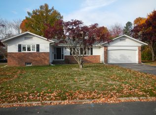 55 Glen View Dr, Cranston, RI 02920