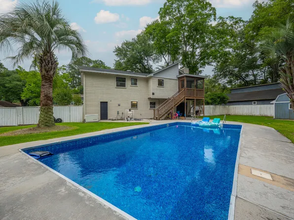 518 Woodward Blvd, Summerville, SC 29483