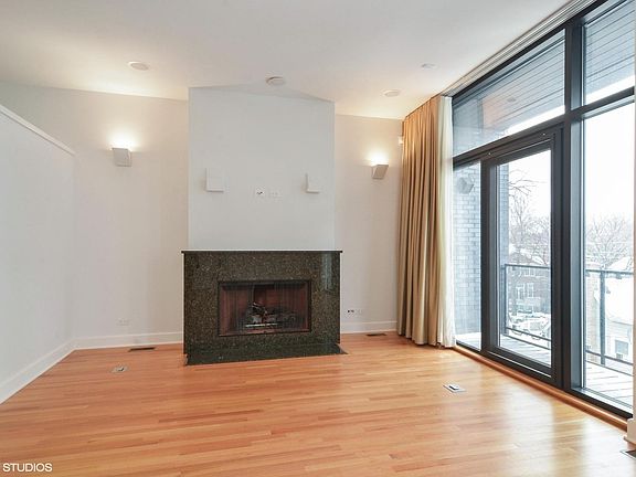 3rd image of 2736 N Lincoln Ave #3W
