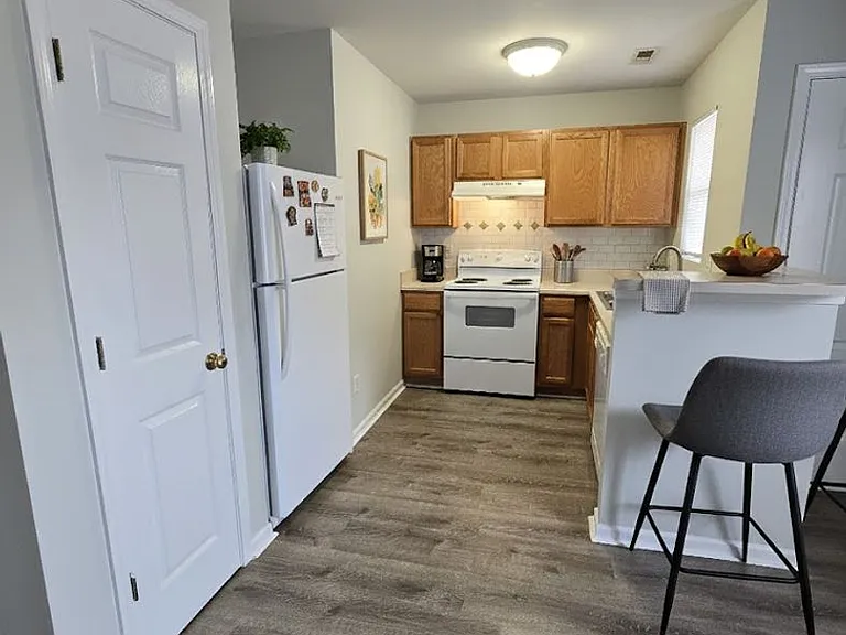 63 Coats Cir — Photo 9