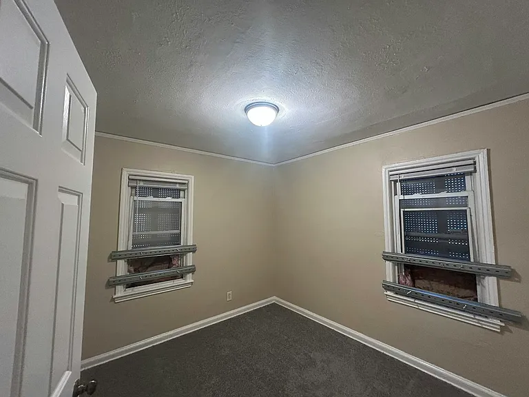 16824 Rutherford St — Photo 9