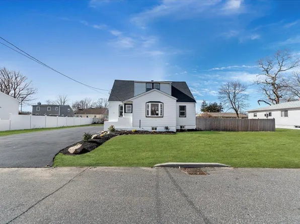 9 S Prospect Street, Copiague, NY 11726