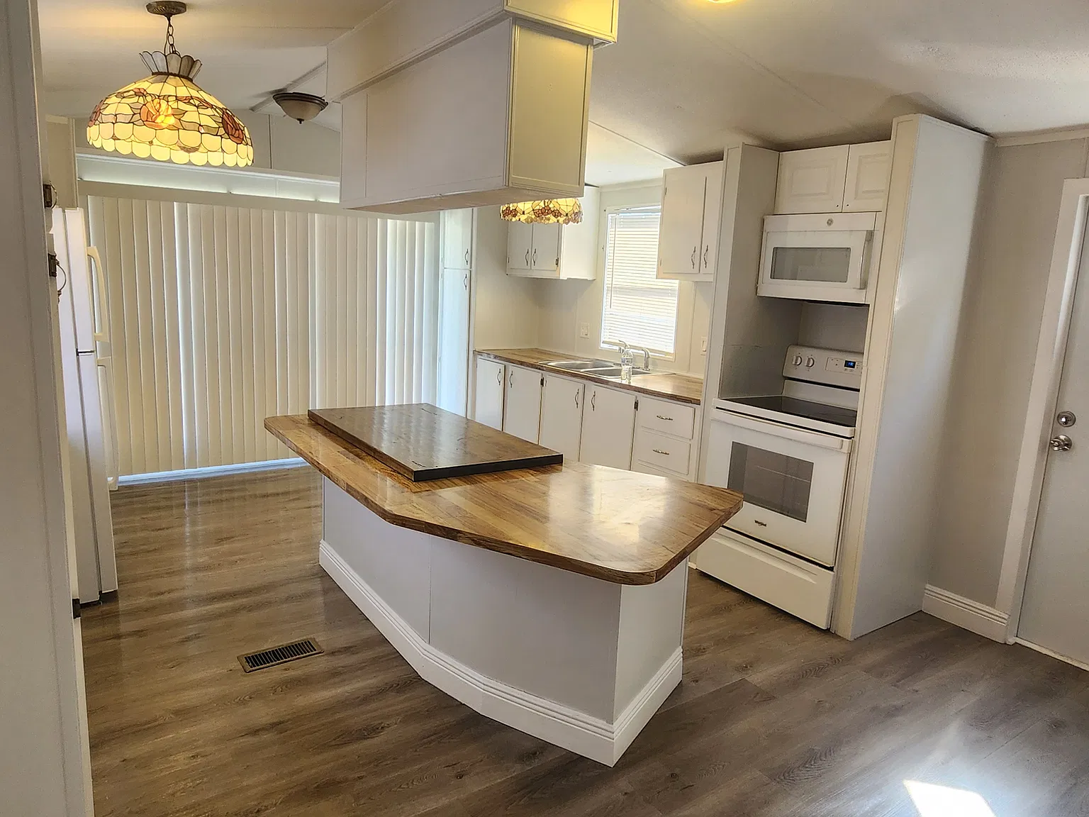 2 bed, 975 sqft, $1,500 — Photo 3