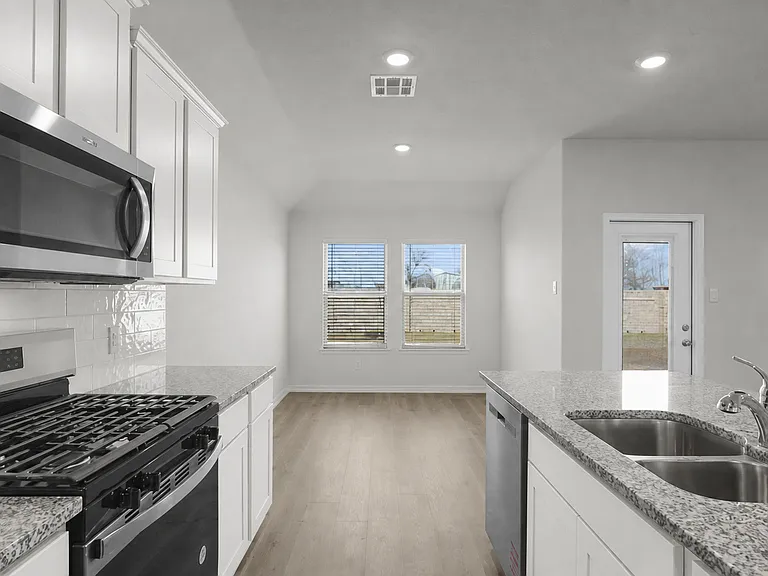 2105 Hunter Ln — Photo 10