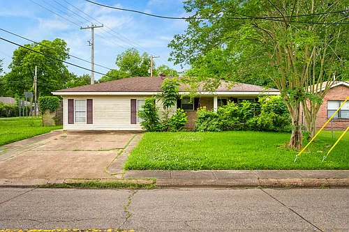 2020 Clover Ln Photo 1