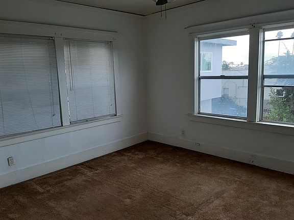Rear bedroom