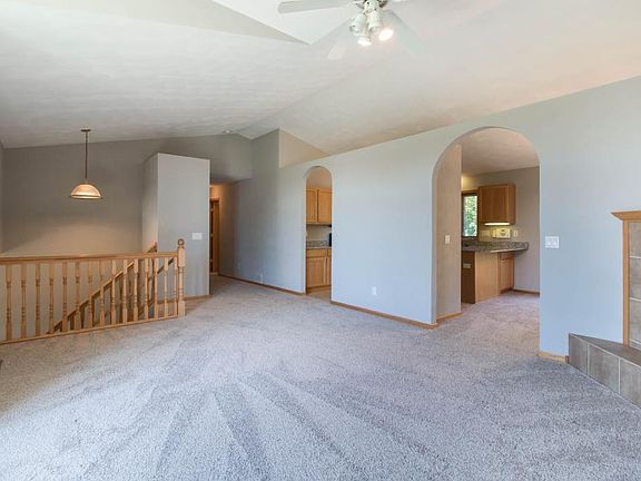 2nd image of 1283 Bellflower Ln