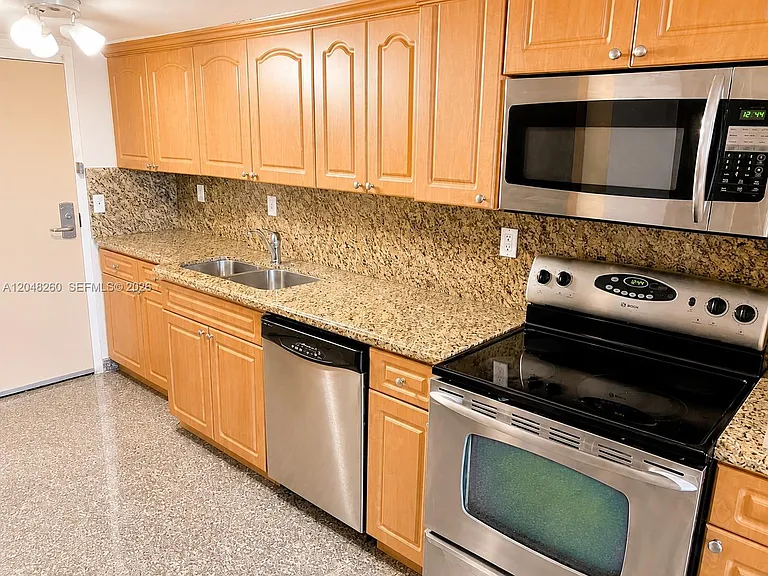 19201 Collins Ave #441 — Photo 5
