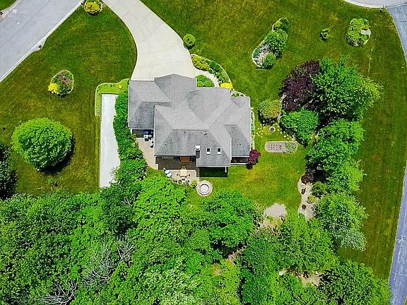 5th image of 434 Meadowbrook Dr