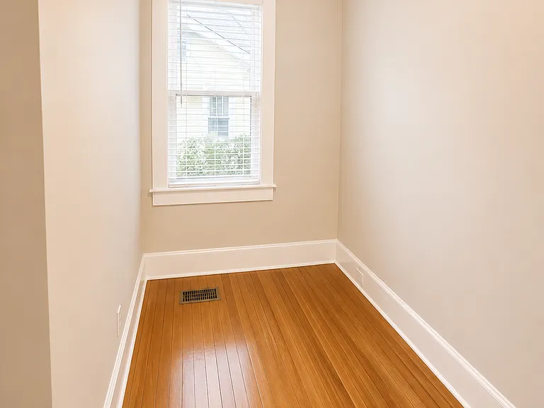 2124 Marion St — Photo 10