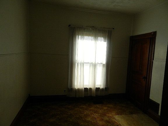 4th image of 590 S Prospect St