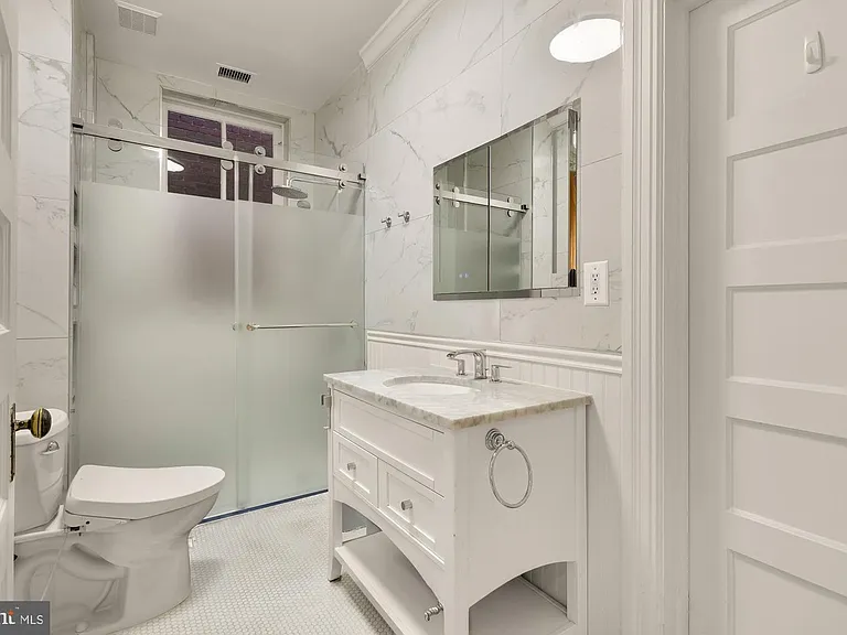 2137 R St NW — Photo 24