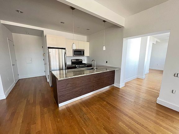3rd image of 836 Bergen St Penthouse 7