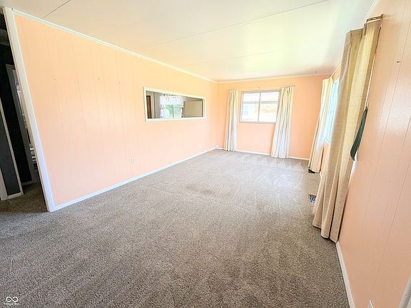 3rd image of 472 Carol Dr