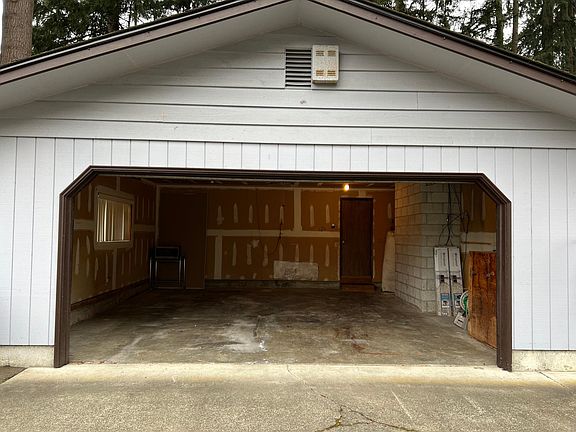 5th image of 7815 Husky Way SE
