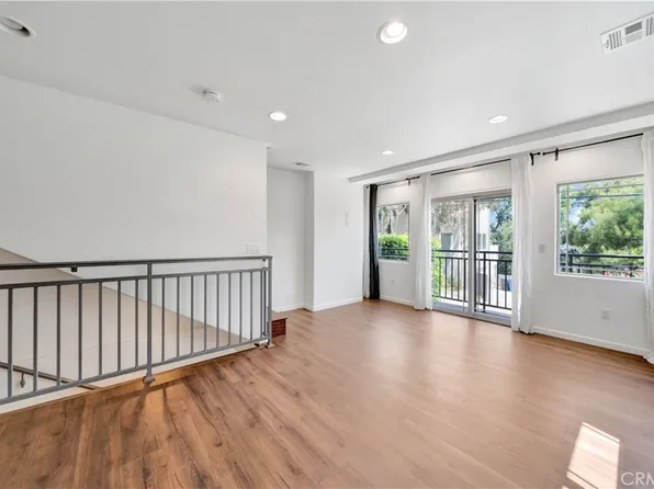 6942 Woodrow Wilson Dr, Los Angeles, CA 90068