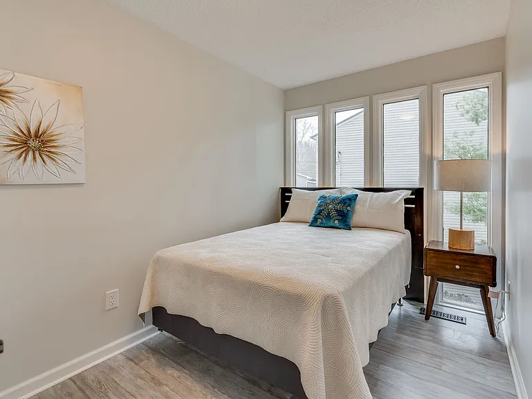 5009 Emerald Dr — Photo 23