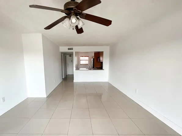 860 NE 207th Ter, Miami, FL